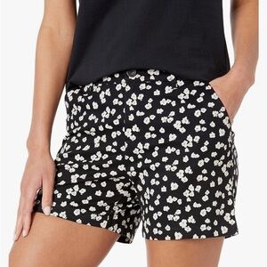 NWT Amazon Essentials Women's Mid-Rise 5 Inch Inseam Short size 8